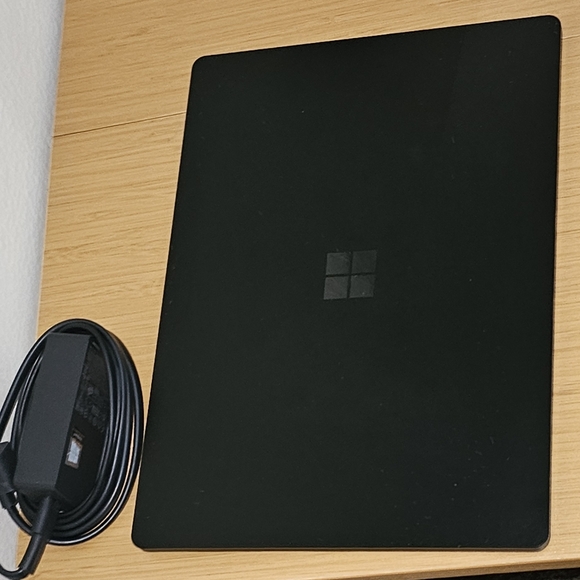 2019 Microsoft Surface Laptop 2 - Picture 3 of 6